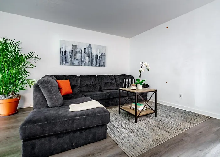 Jungle House Luxury Homes - Downtown Short North - Steps To Convention Center & Nationwide Arena - Sleeps Up To 6 - Free Parking - Over 5,800 Five Stars Columbus
