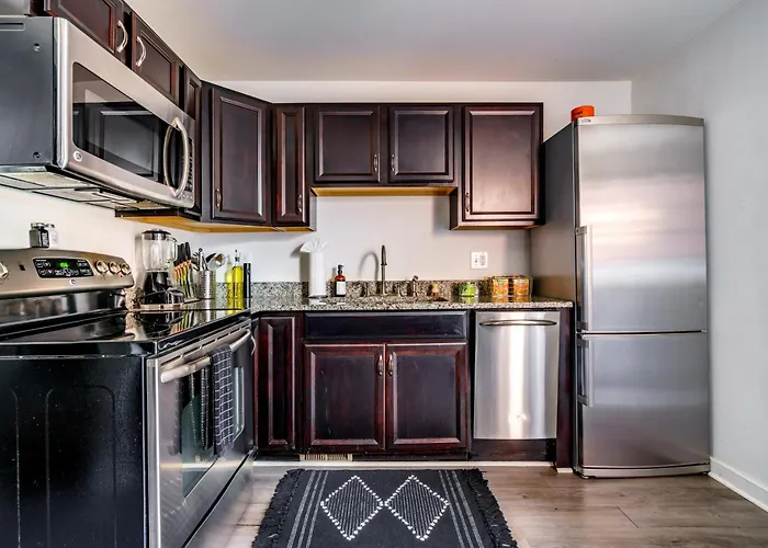 Jungle House Luxury Homes - Downtown Short North - Steps To Convention Center & Nationwide Arena - Sleeps Up To 6 - Free Parking - Over 5,800 Five Stars Columbus