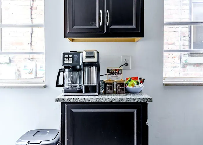 Jungle House Luxury Homes - Downtown Short North - Steps To Convention Center & Nationwide Arena - Sleeps Up To 6 - Free Parking - Over 5,800 Five Stars