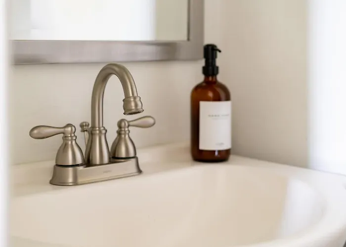 Jungle House Luxury Homes - Downtown Short North - Steps To Convention Center & Nationwide Arena - Sleeps Up To 6 - Free Parking - Over 5,800 Five Stars * Columbus